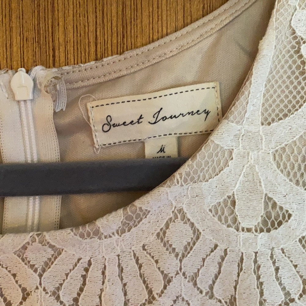 White & Cream Lace Dress - Small - Picture 4 of 4